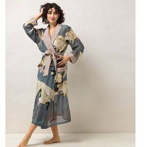 Elegant Floral Women's Robe